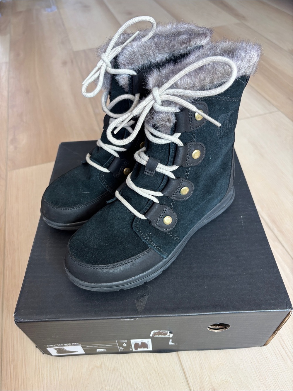 Sorel Women's Joan Explorer Black Winter Boots size 6